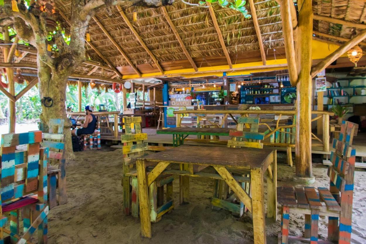 Playa 506 Beachfront Hostel Puerto Viejo de Talamanca Экстерьер фото