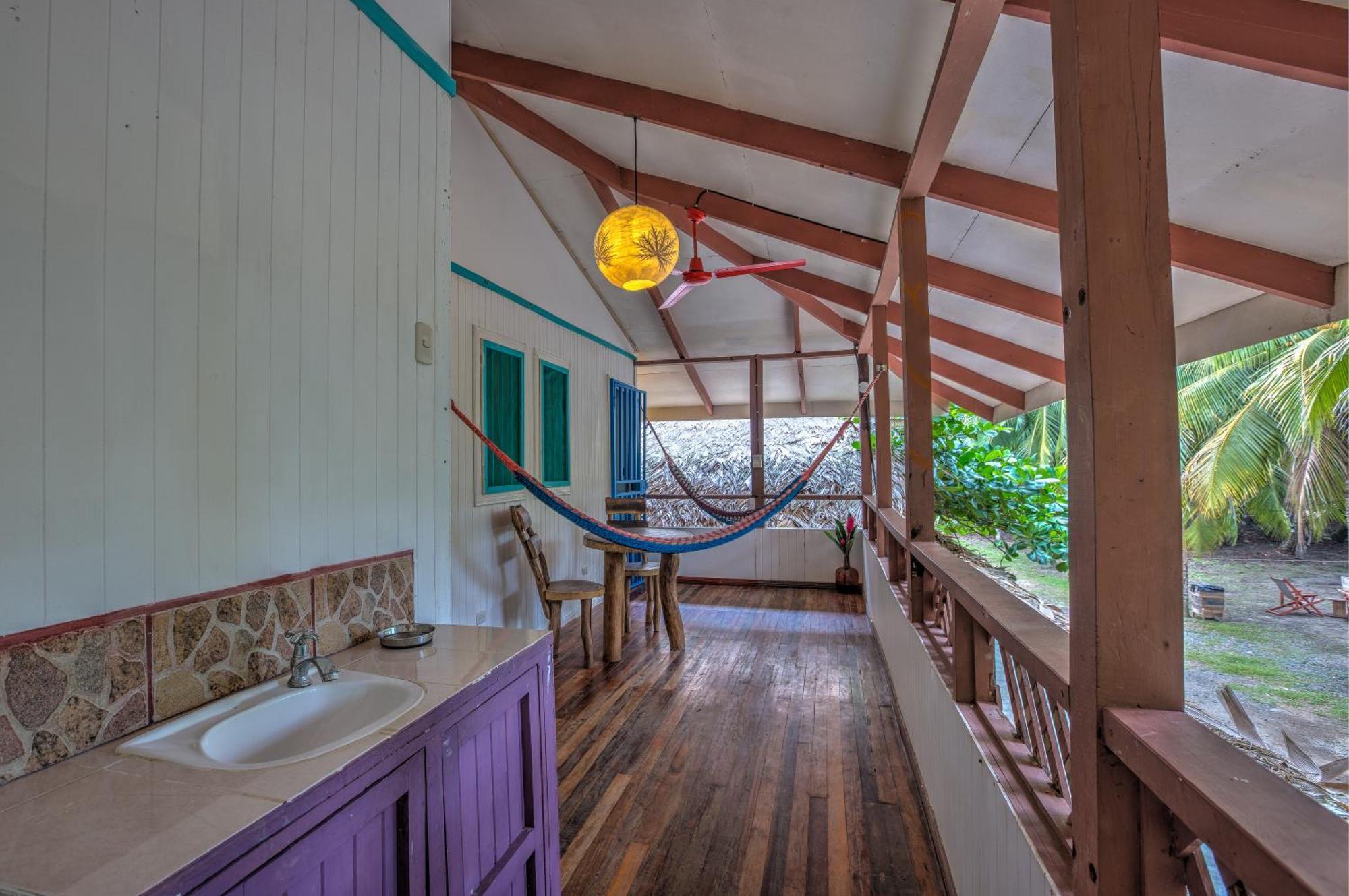 Playa 506 Beachfront Hostel Puerto Viejo de Talamanca Номер фото