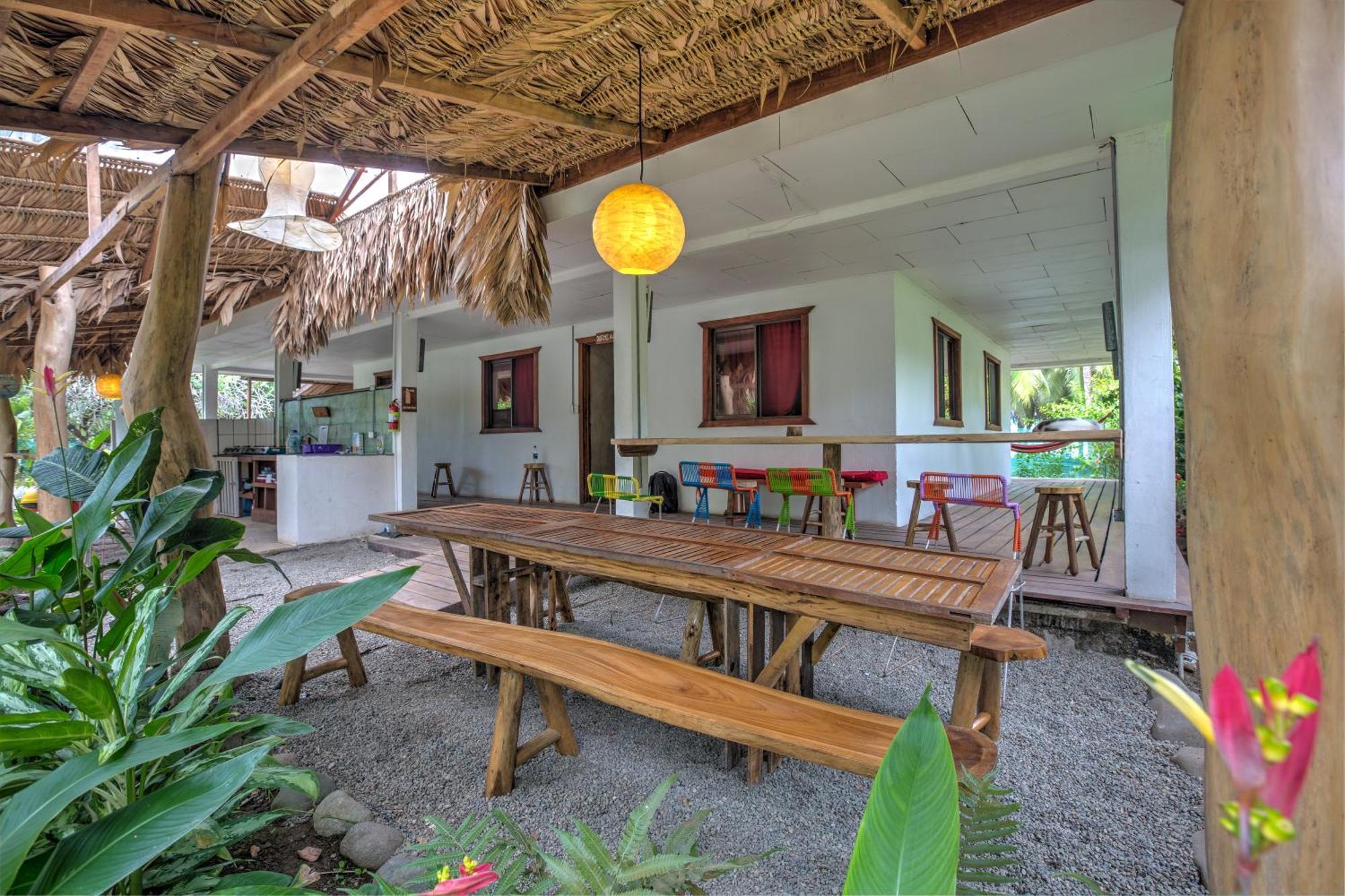 Playa 506 Beachfront Hostel Puerto Viejo de Talamanca Экстерьер фото