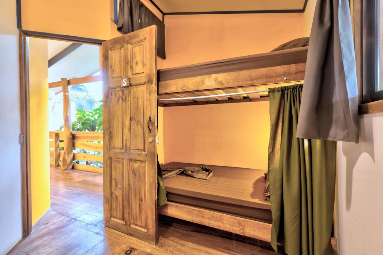 Playa 506 Beachfront Hostel Puerto Viejo de Talamanca Экстерьер фото